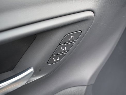 Used 2023 Toyota Crown Limited w/ Advanced Technology Package image 8