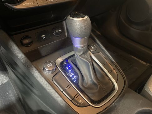 Used 2023 Hyundai Kona SEL w/ Winter Weather Package image 5