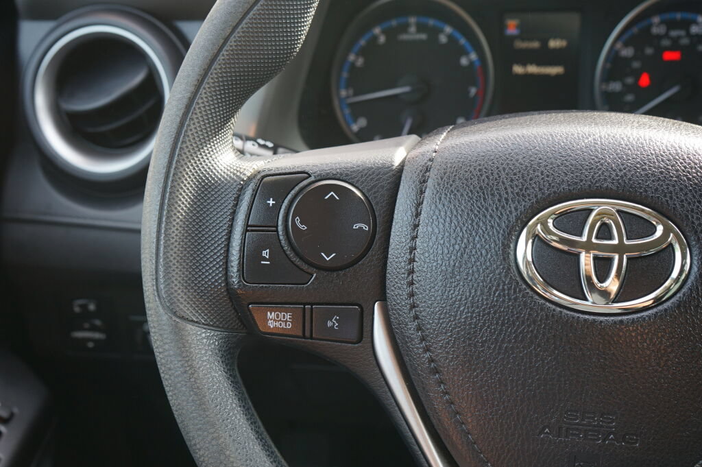 Used 2018 Toyota RAV4 LE w/ All Weather Liner Package FWD image 25