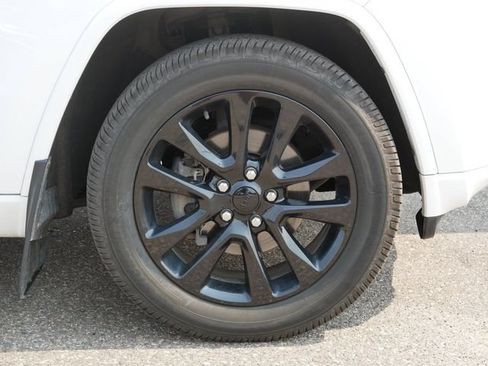 Used 2019 Jeep Grand Cherokee Altitude AWD/4WD image 9