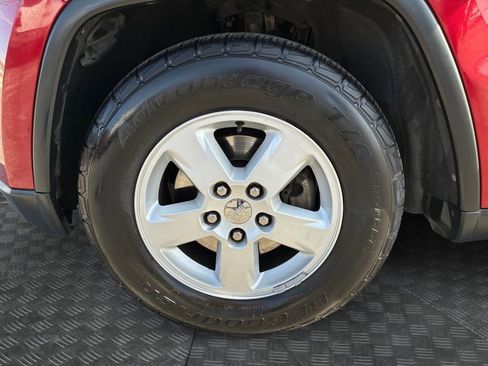 Used 2011 Jeep Grand Cherokee Laredo image 20