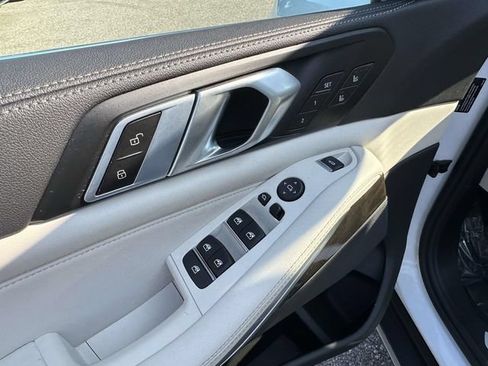 Used 2023 BMW X5 xDrive40i AWD/4WD image 26