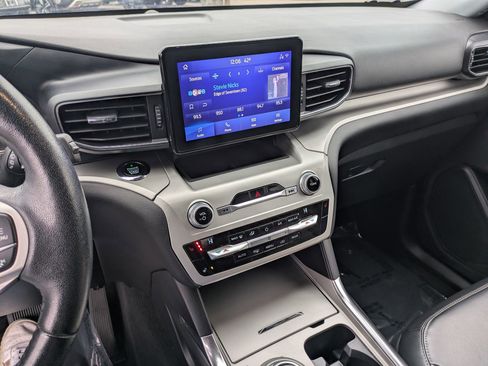 Used 2021 Ford Explorer XLT w/ Equipment Group 202A image 19