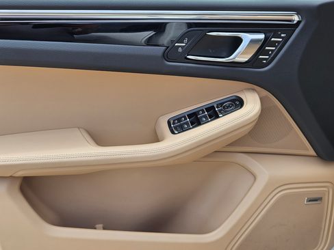Certified 2026 Porsche Macan AWD/4WD image 22