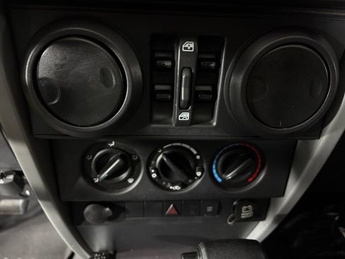 Used 2007 Jeep Wrangler Unlimited Sahara AWD/4WD image 16