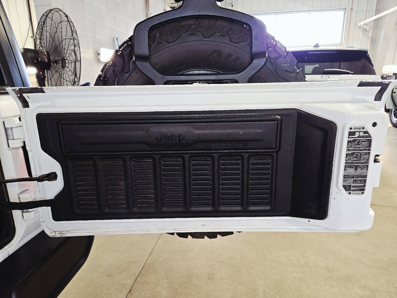 Used 2022 Jeep Wrangler Unlimited Rubicon 4xe w/ Cold Weather Group AWD/4WD image 54