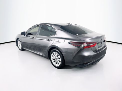 Used 2022 Toyota Camry LE image 5