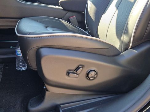 New 2026 Chrysler Pacifica Limited w/ S Appearance Package image 25