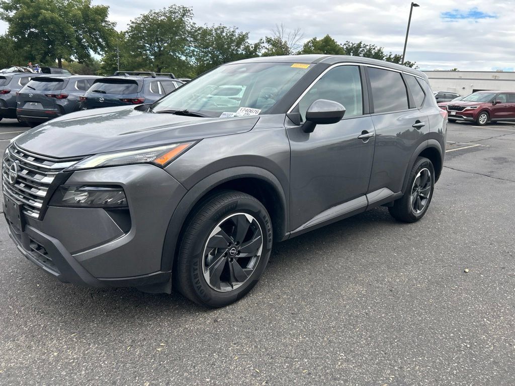 Used 2025 Nissan Rogue SV AWD/4WD image 16