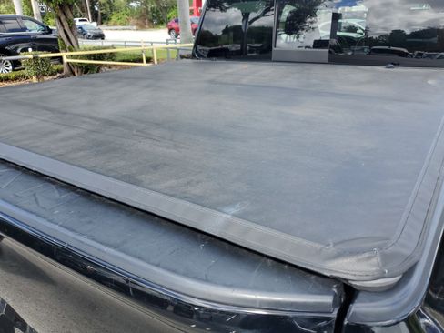 Used 2021 Nissan Titan SV w/ SV Convenience Package image 7