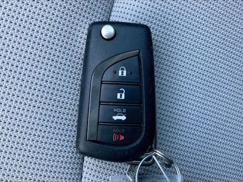 Used 2020 Toyota Corolla LE FWD image 13