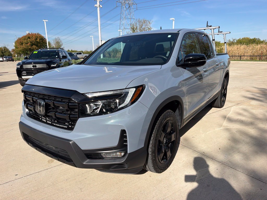 Used 2025 Honda Ridgeline Black Edition image 3