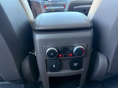 Used 2020 Ford Explorer Platinum w/ Premium Technology Package image 15