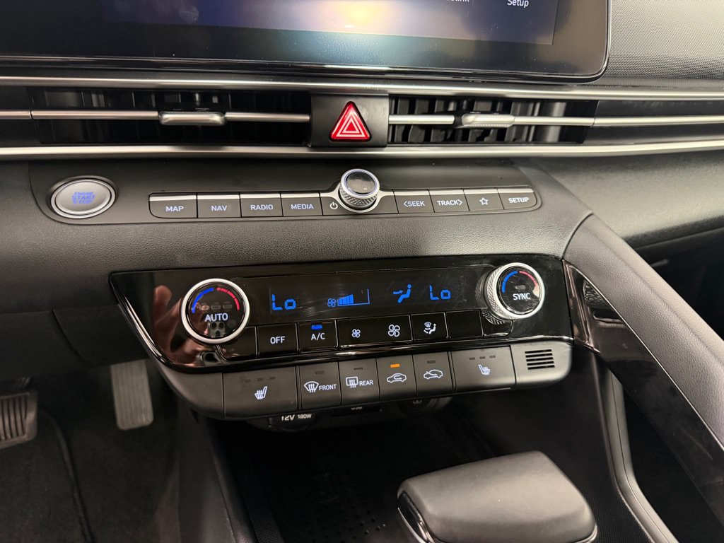 Used 2023 Hyundai Elantra SEL w/ Convenience Package FWD image 17