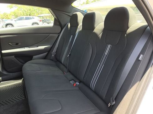 Used 2025 Hyundai Elantra Sport FWD image 17