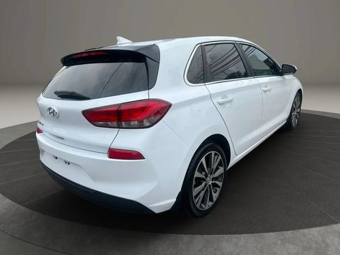 Used 2019 Hyundai Elantra GT FWD image 5