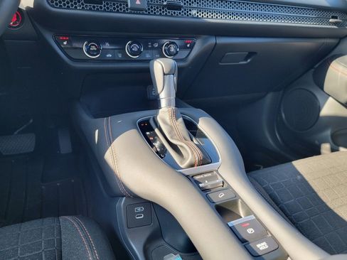 Certified 2025 Honda HR-V Sport image 29
