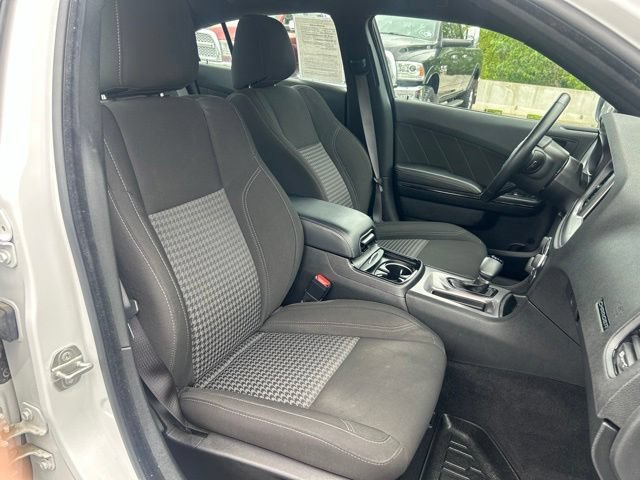 Used 2023 Dodge Charger SXT w/ Blacktop Package AWD/4WD image 18