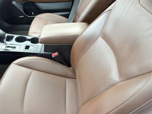 Used 2017 Subaru Outback 3.6R Touring w/ Popular Package #5A image 9