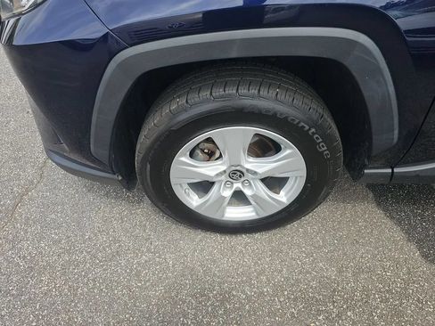 Used 2019 Toyota RAV4 XLE w/ Convenience Package FWD image 10