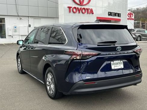 Certified 2024 Toyota Sienna LE image 4