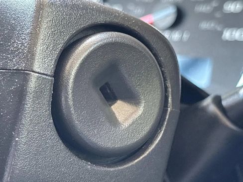 Used 2015 Chevrolet Express 2500 RWD image 25