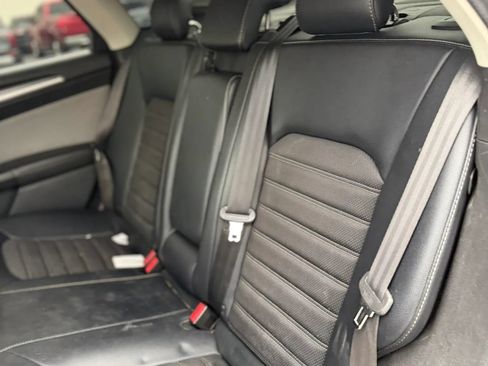Used 2016 Ford Fusion SE FWD image 10