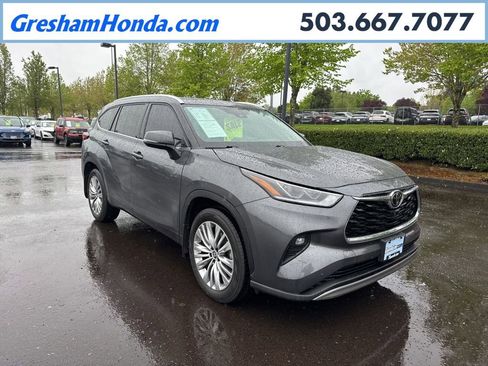 Used 2022 Toyota Highlander Platinum AWD/4WD image 1