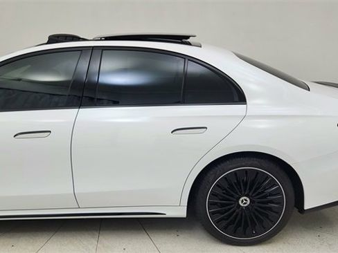 Used 2024 Mercedes-Benz E 450 4MATIC Sedan w/ Airmatic Package image 11