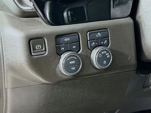Used 2023 Chevrolet Silverado 1500 LT AWD/4WD image 14