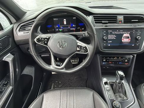 Used 2023 Volkswagen Tiguan SE R-Line image 8