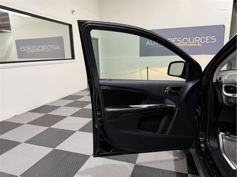 Used 2019 Dodge Journey SE image 13