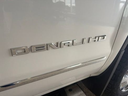 Used 2017 GMC Sierra 2500 Denali w/ Duramax Plus Package AWD/4WD image 7