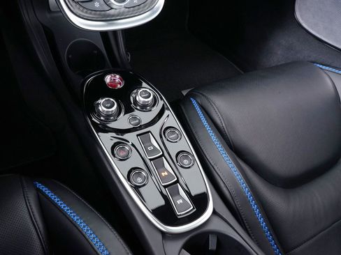 Used 2022 McLaren GT RWD image 27