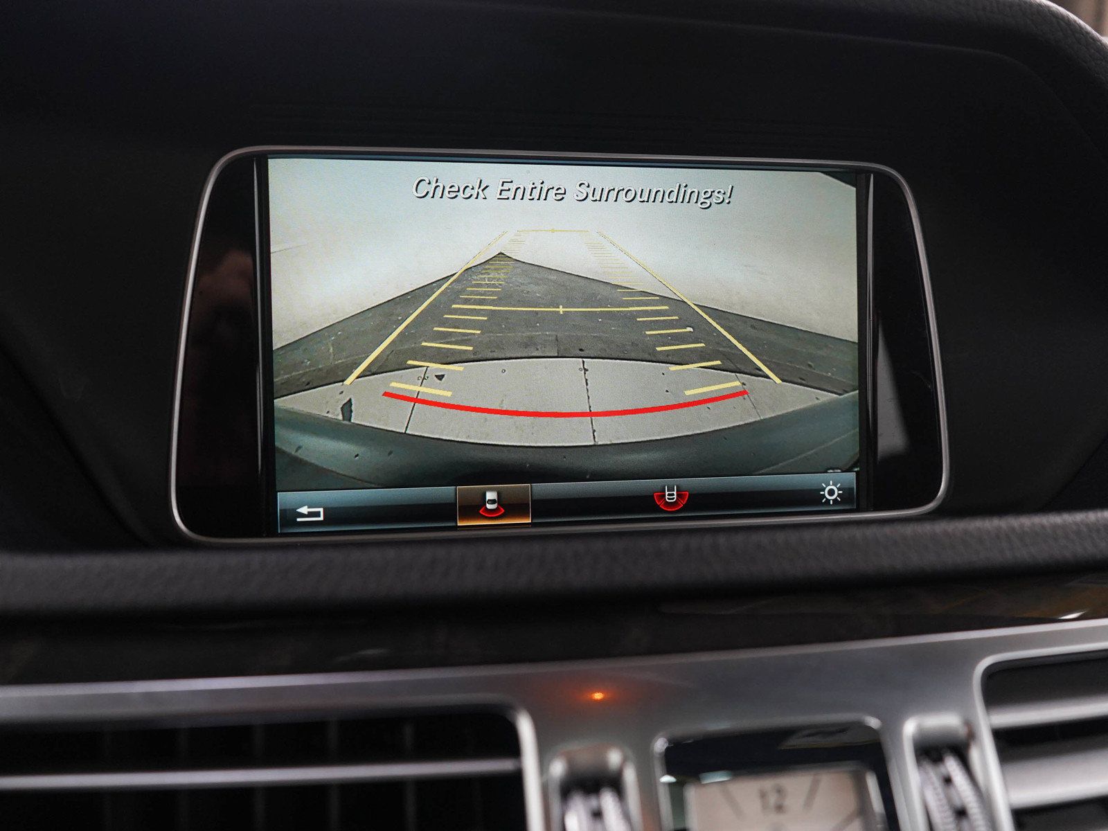 Used 2016 Mercedes-Benz E 350 4MATIC Sedan image 27
