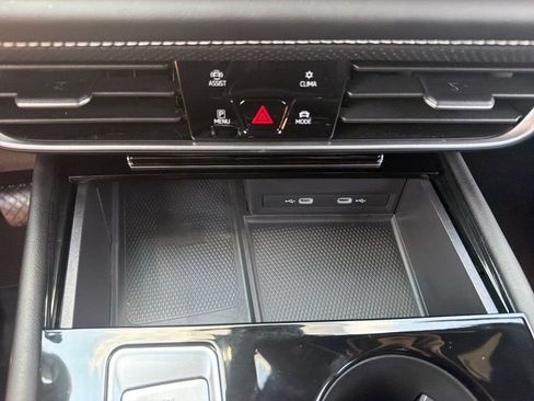 Certified 2024 Volkswagen Atlas Cross Sport SE AWD/4WD image 17