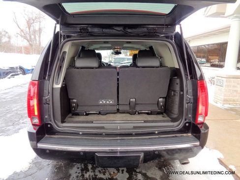Used 2012 Cadillac Escalade Luxury image 23