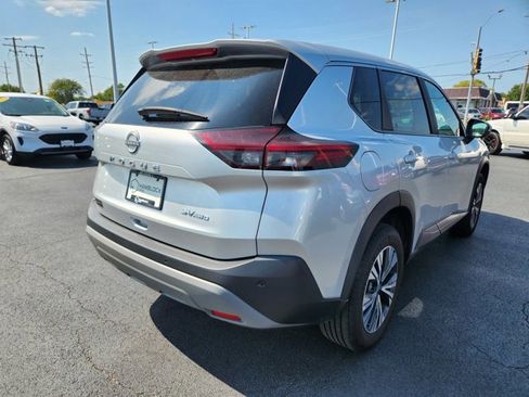 Used 2023 Nissan Rogue SV image 5