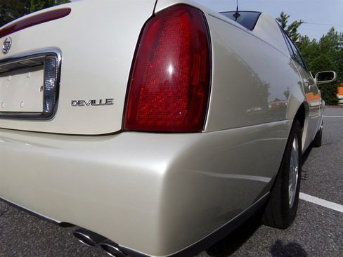Used 2003 Cadillac De Ville Sedan w/ Comfort & Convenience Package image 9