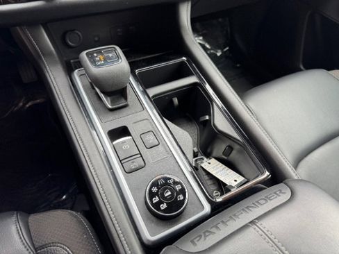 Used 2023 Nissan Pathfinder SL image 34