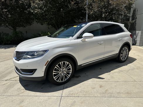 Used 2016 Lincoln MKX Reserve w/ Technology Package AWD/4WD image 3