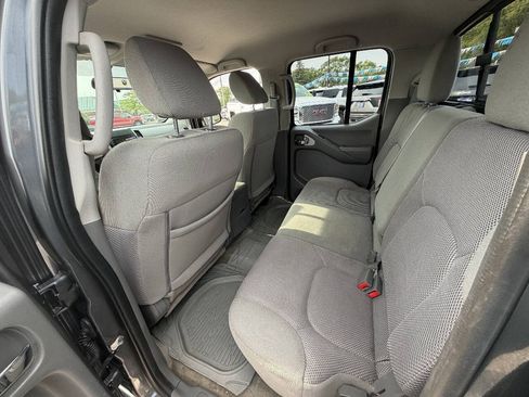 Used 2018 Nissan Frontier SV AWD/4WD image 14