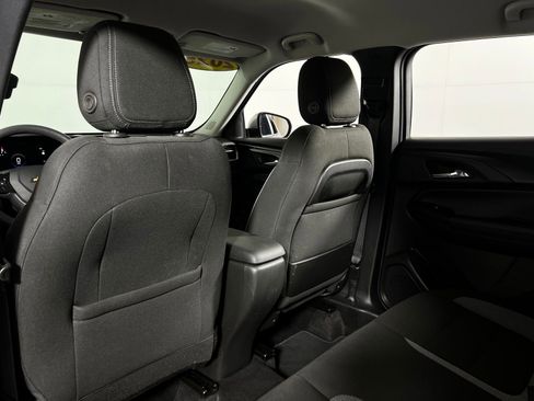 Used 2025 Chevrolet TrailBlazer LT AWD/4WD image 19