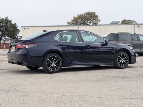 Used 2021 Toyota Camry SE w/ Carpet Mat Package (TMS) image 4