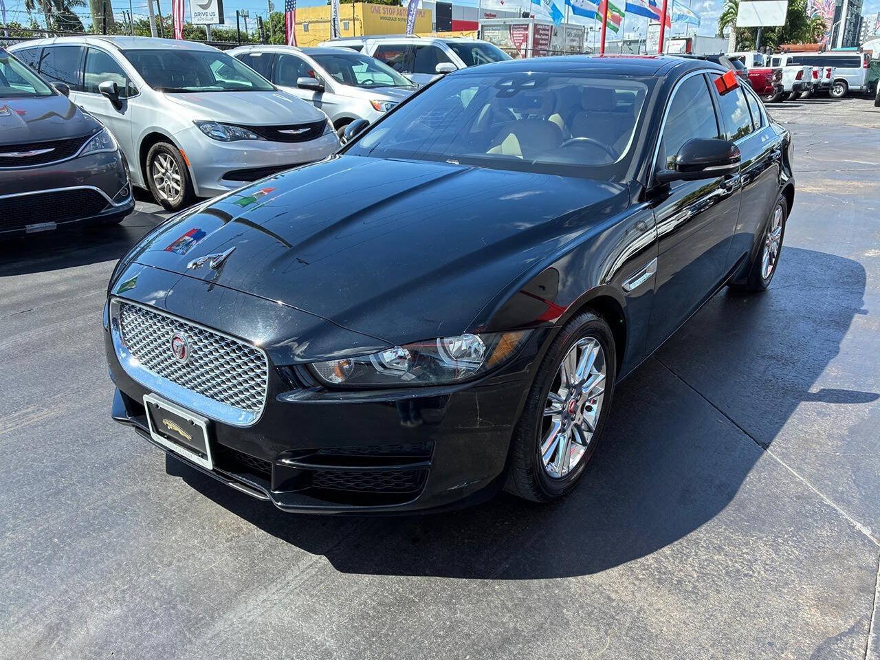 Used 2019 Jaguar XE Premium RWD image 3