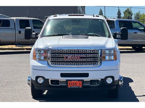 Used 2011 GMC Sierra 3500 Denali image 11