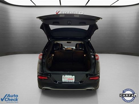 Used 2017 Jeep Cherokee Overland w/ Technology Group image 7