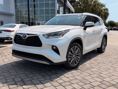 Used 2020 Toyota Highlander Platinum AWD/4WD image 1