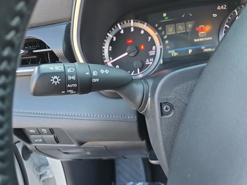 Used 2023 Toyota Highlander XSE image 28