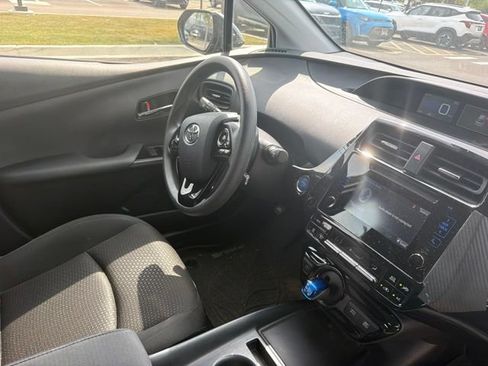 Used 2019 Toyota Prius LE AWD/4WD image 18